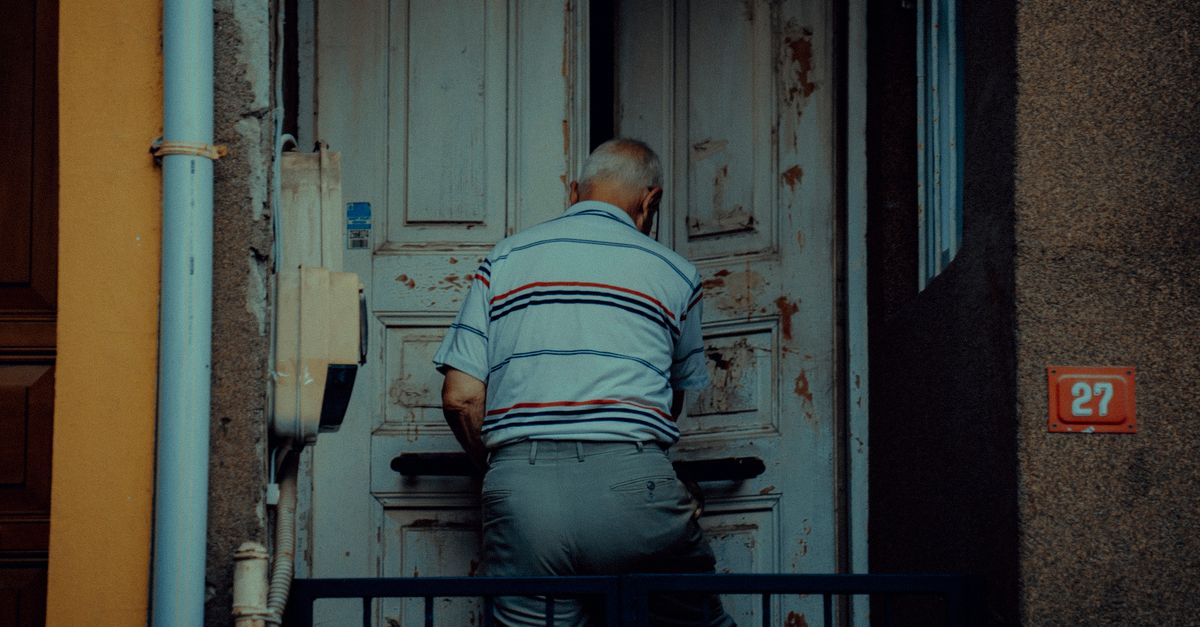 Locked Out of Your House in Lake Grove? Do These 5 Things First — Lake Grove Locksmith Long Island