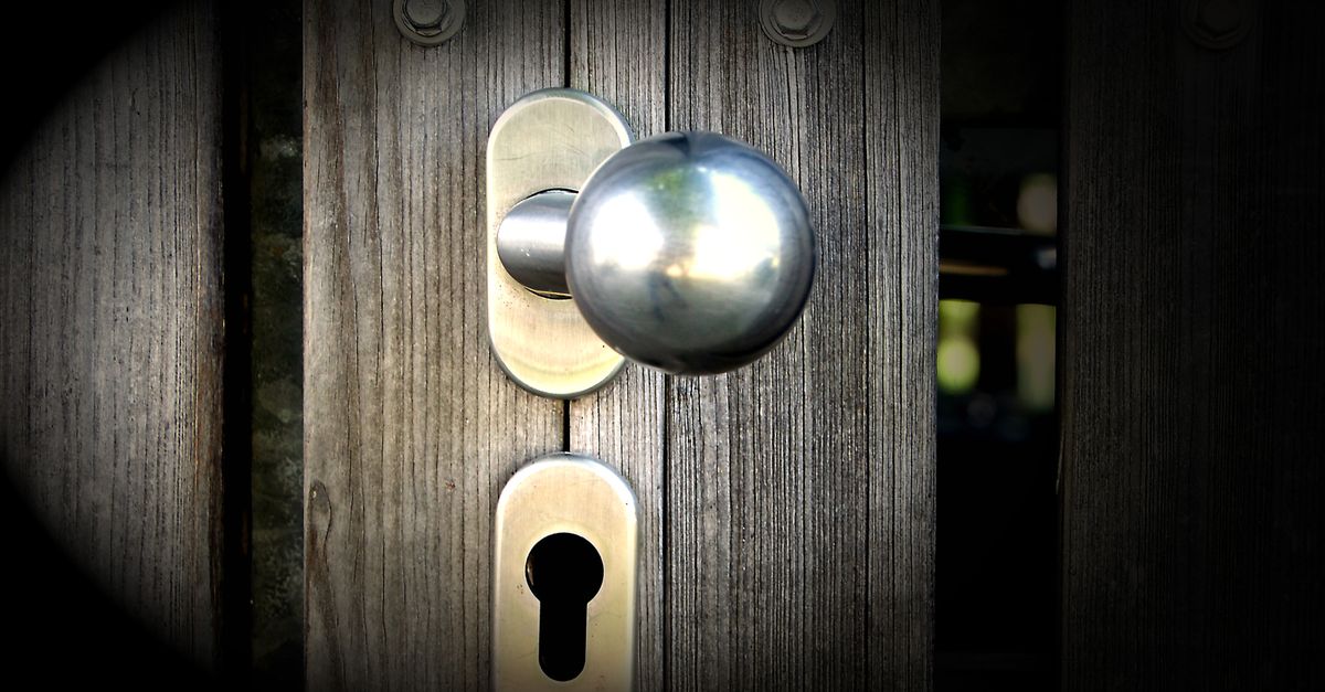 What Determines the Cost of Knob Lock Replacement — and How We Price It — Lake Grove Locksmith Long Island